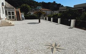Sindaro House